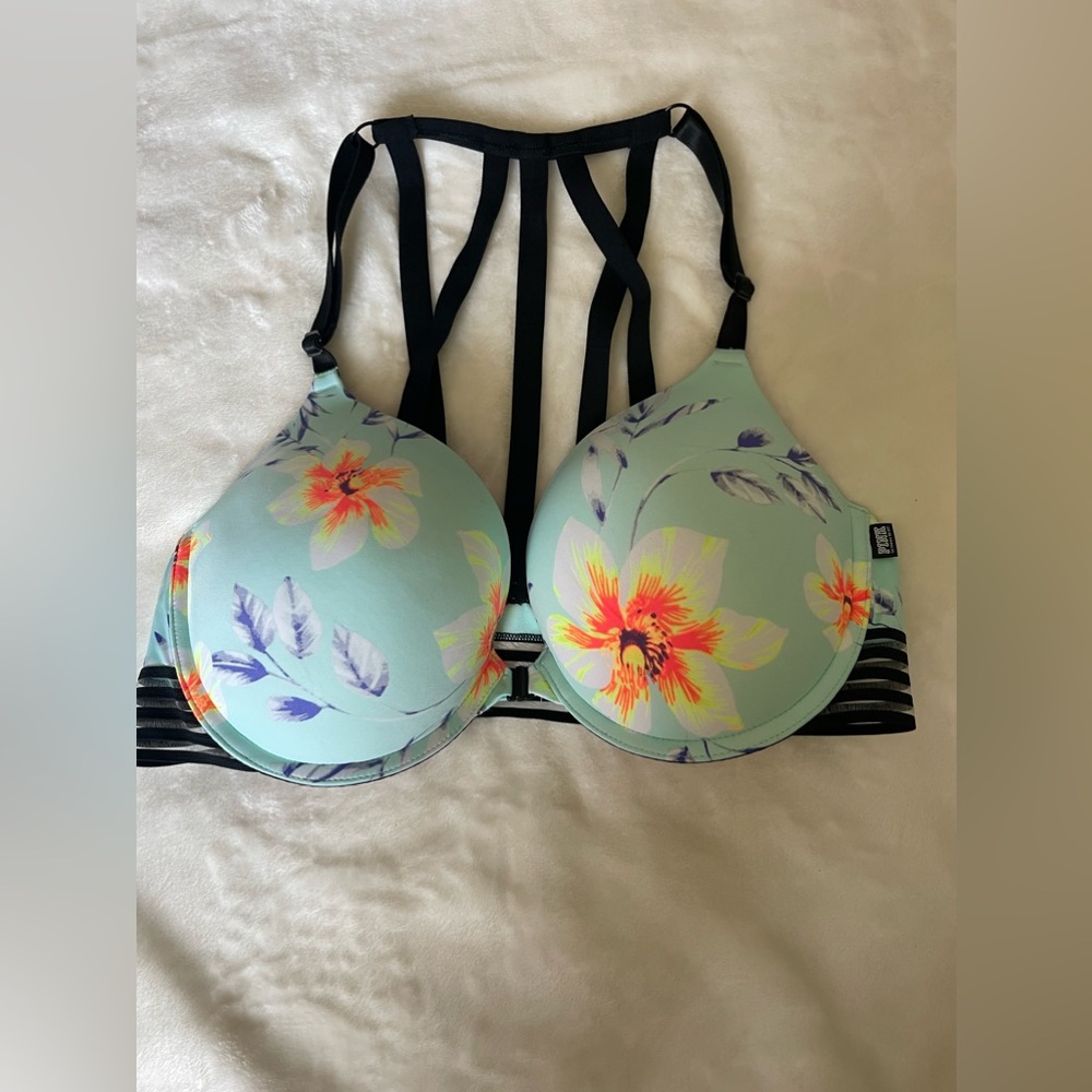 Victoria’s Secret bra 36D never worn